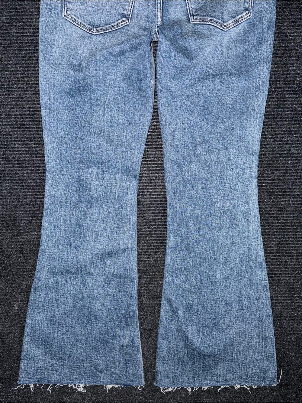 Buckle BKE Stella NWOT Slim Fit Low Rise Flare Stretch Jeans Distressed 29x30 - Picture 6 of 10